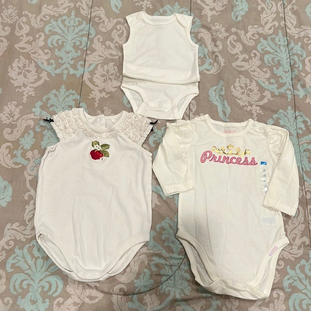 Baby’s onesie bundle 3